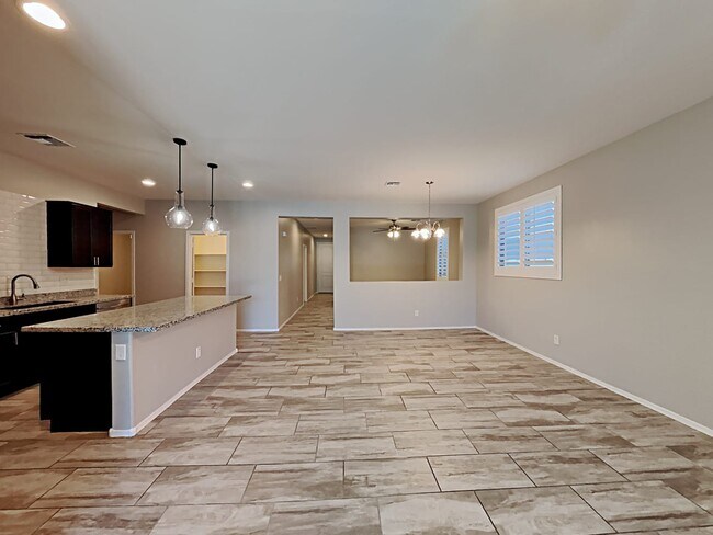 Building Photo - 18183 W Robin Ln