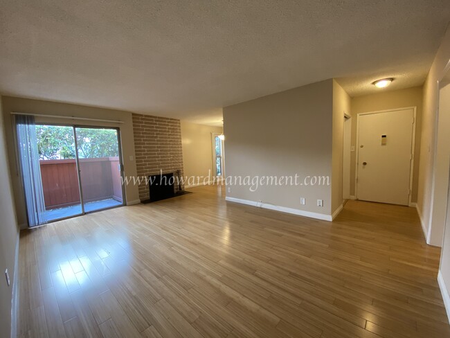 Building Photo - 10974 Rose Ave