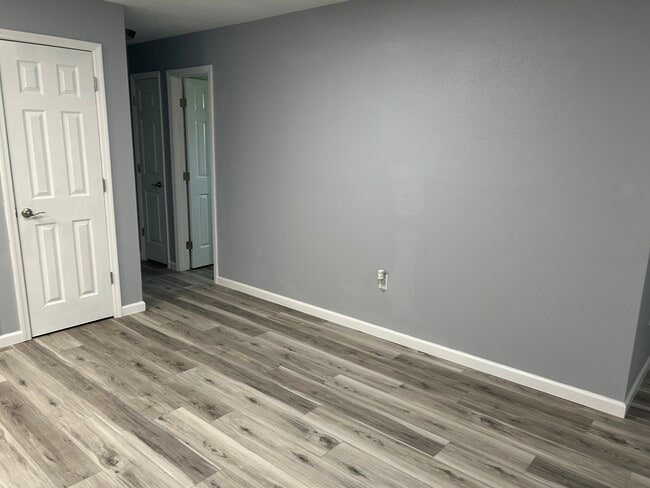 Building Photo - 286 Leafy Way Ave