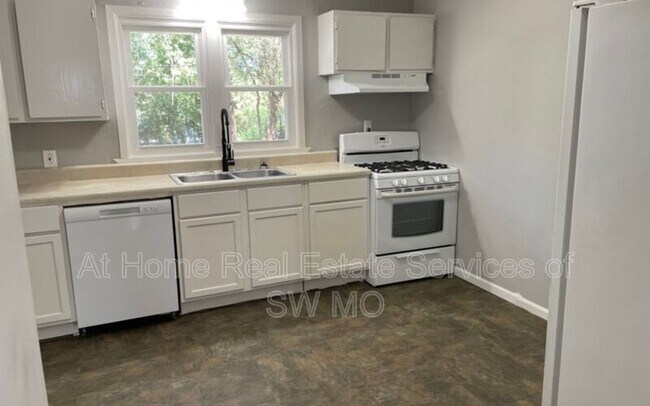 Building Photo - 1443 E Livingston St