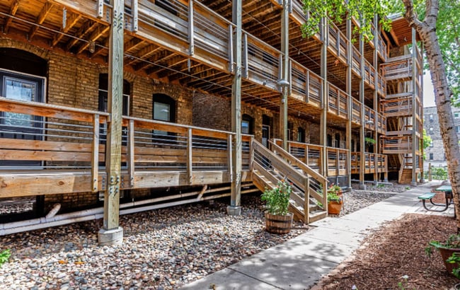 Interior Photo - 1400–1408 Spruce Pl – Oak Grove Downtown
