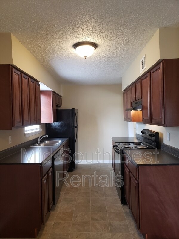 Building Photo - 115 Meadow Park Dr