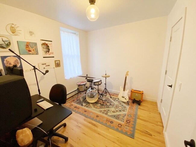 Foto del edificio - 36 Laidlaw Ave
