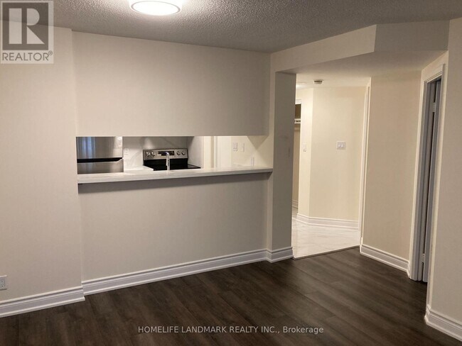 Photo du bâtiment - 711-1711 Bay St.