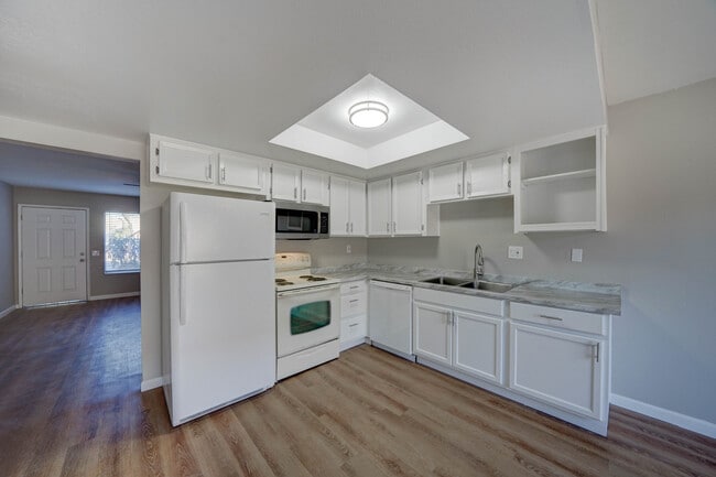 Foto del edificio - 5301 W Campbell Ave