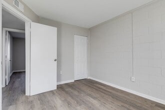 Interior Photo - 1901-1915 Whitcomb