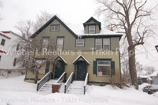 Building Photo - 460 Beaumont St E
