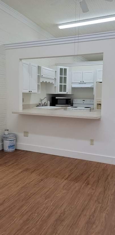 Primary Photo - 211 Whitestick St