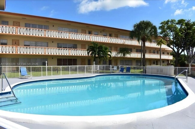 Building Photo - 1885 NE 121st St