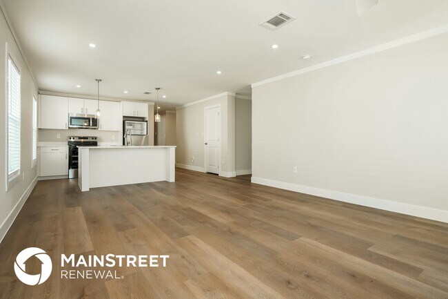 Building Photo - 2104 Belzise Terrace