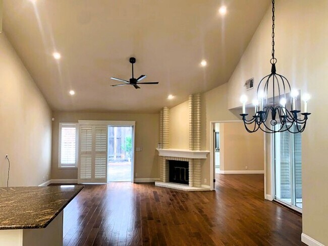 Foto del edificio - Charming Single-Story Duet in Danbury Park – Prime Location Across from Orloff Park!