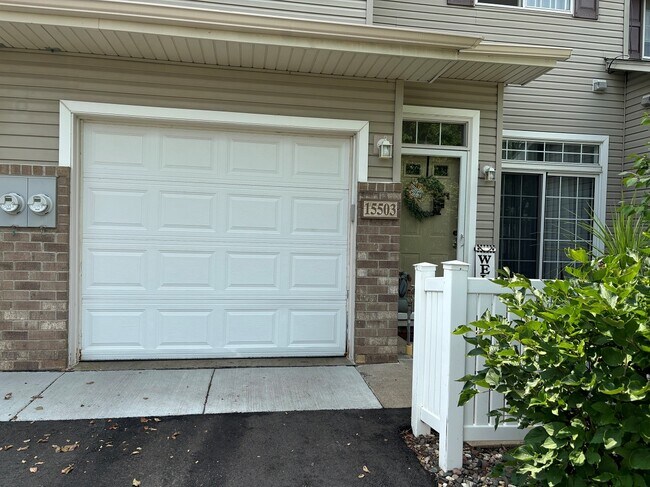 Foto del edificio - 15503 Garnet Way