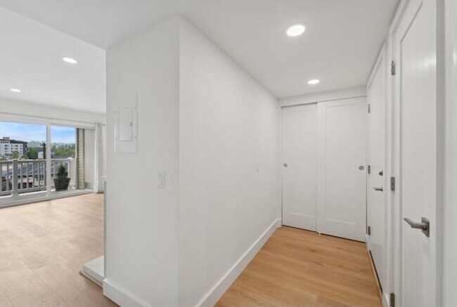 Building Photo - 1 bedroom in Redmond WA 98052
