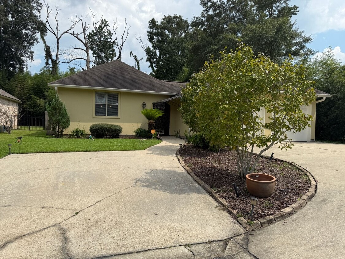 Foto principal - 9462 Boone Ave