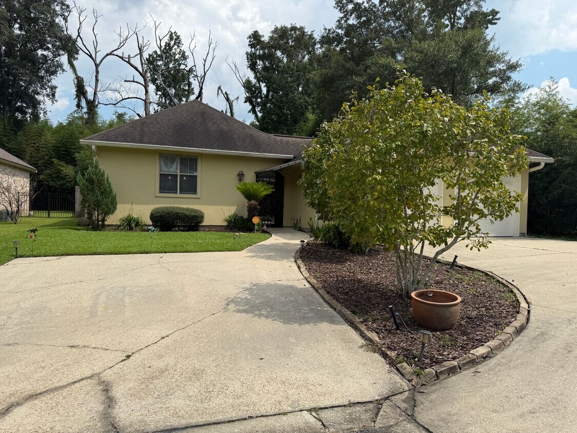 Photo - Must see this Beatiful 3/2 Home 9462 Boone Dr.  on a  large Dead-End Lot!