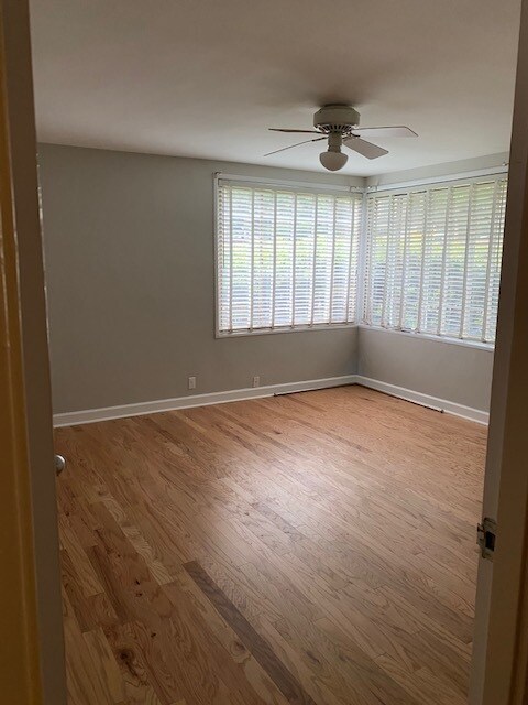 Larger bedroom, 2 closets - 1395 Normandy Dr NE