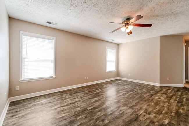 Foto del edificio - 1625 Beaconcrest Cir