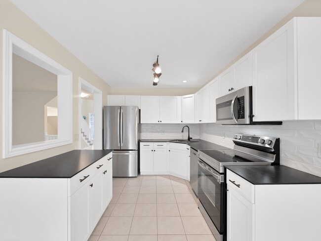 Building Photo - 174 McBride Dr
