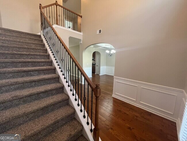 Building Photo - 430 Sylvan Loop