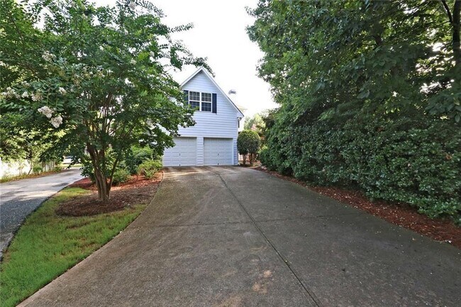 Foto del edificio - 1224 Crescentwood Ln