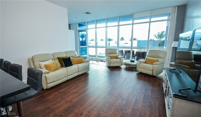 Building Photo - 4575 Dean Martin Dr