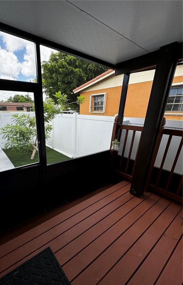 Foto del edificio - 7711 SW 19th St