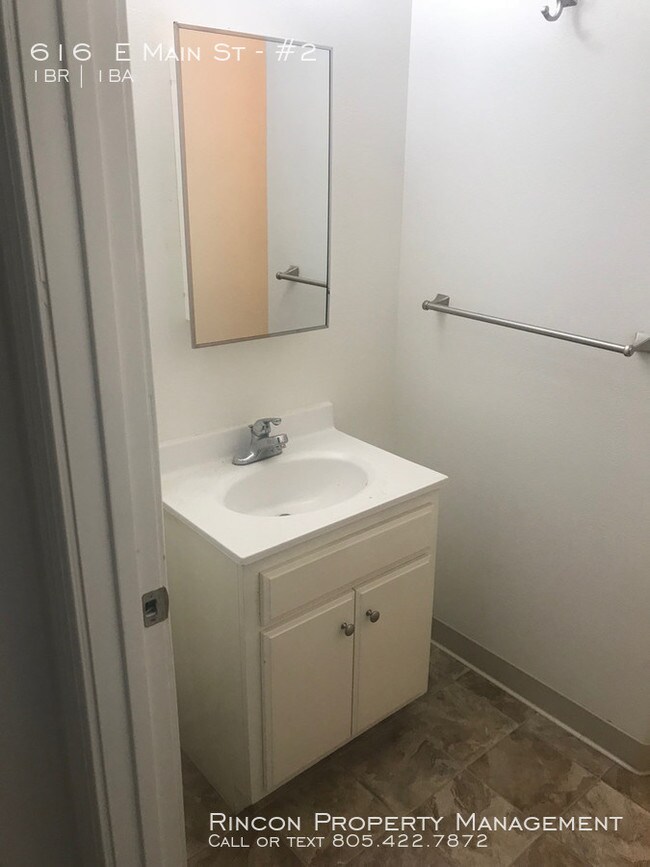 Building Photo - *Santa Paula Apartment* 1 Bedroom/1 Bath