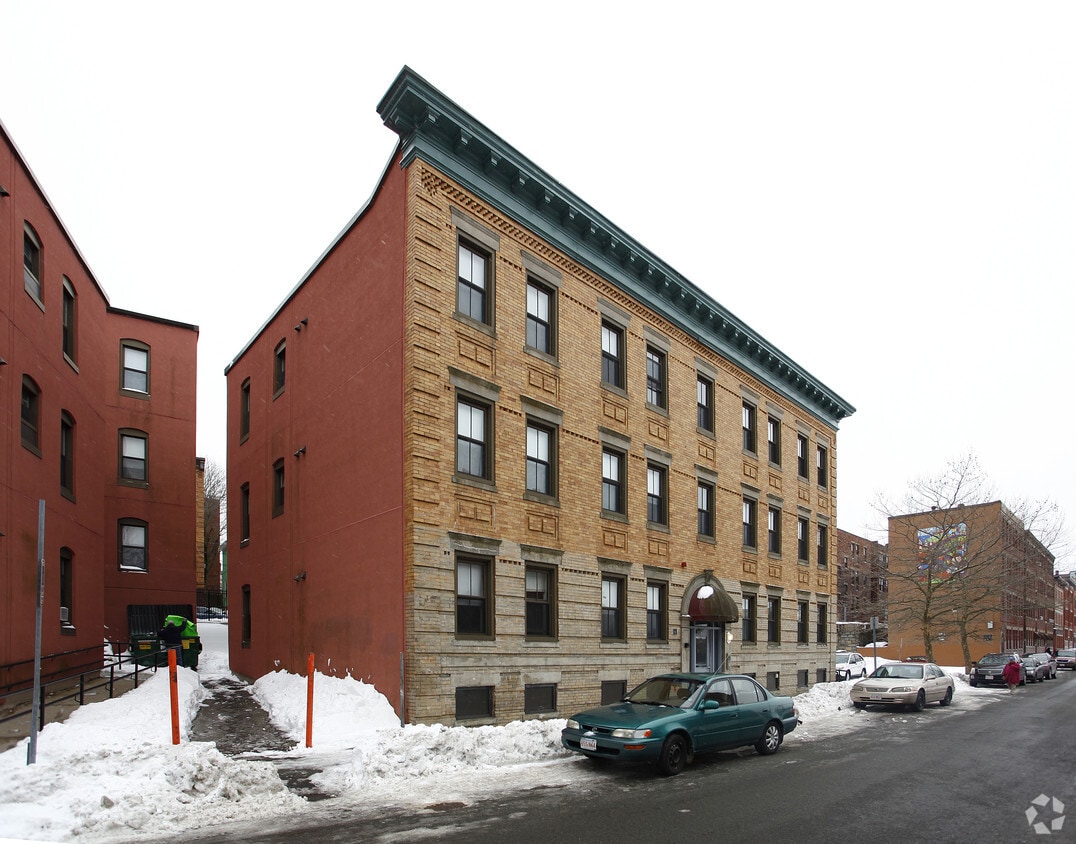 Building Photo - 38 Peabody St