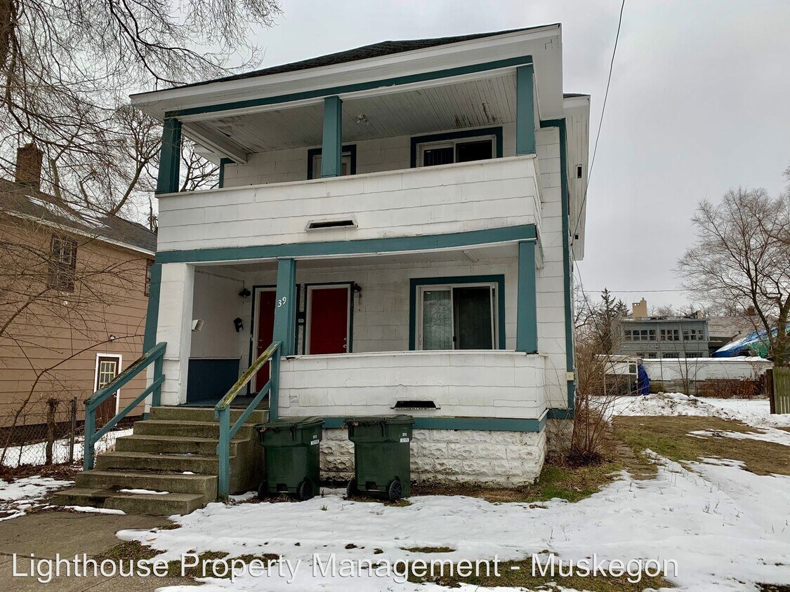 Primary Photo - 39 Iona Ave