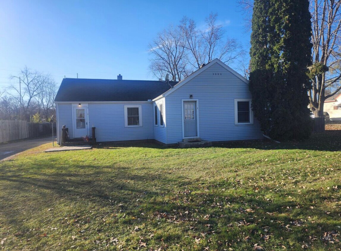 Primary Photo - 3006 Lansing Ave