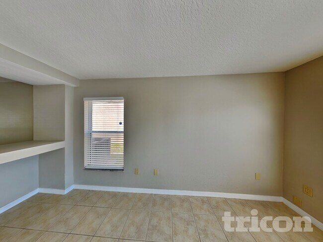 Foto del edificio - 10432 Boyette Creek Blvd