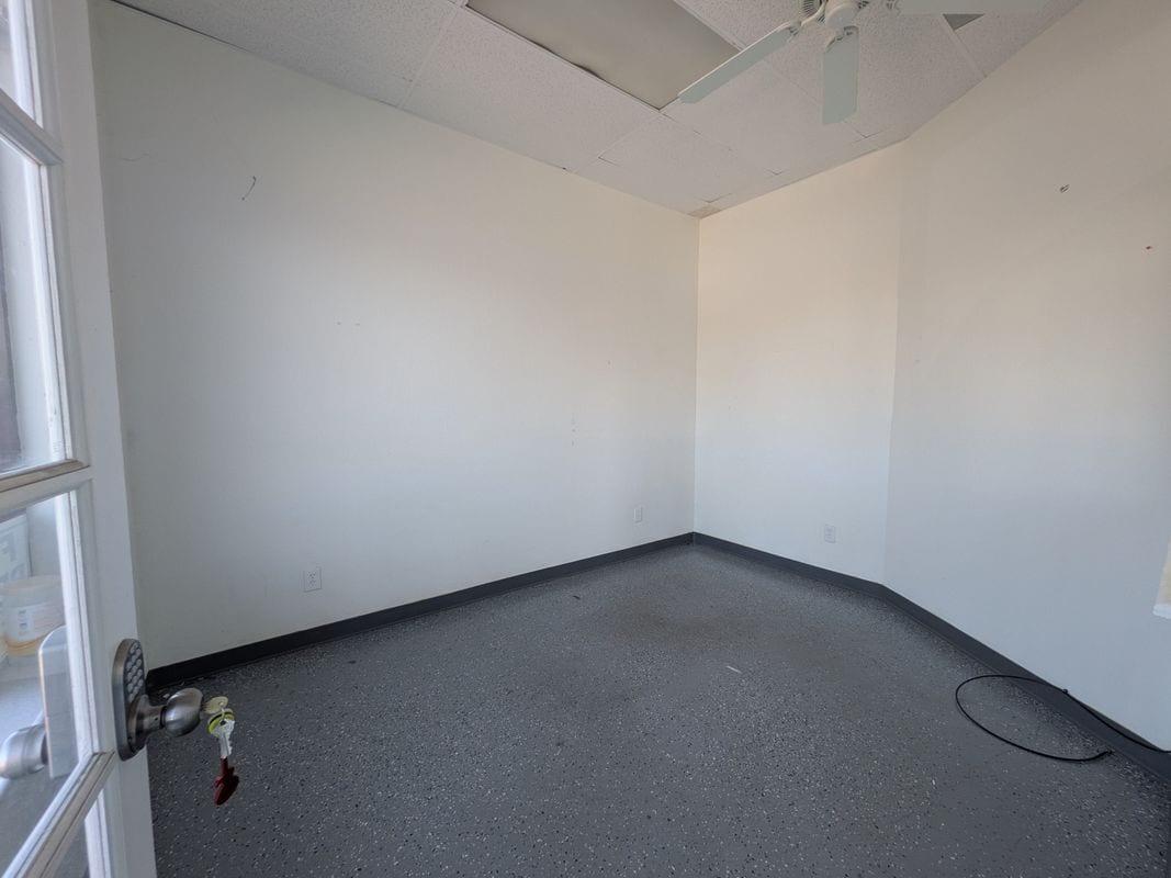 Building Photo - 809 N Ware Rd