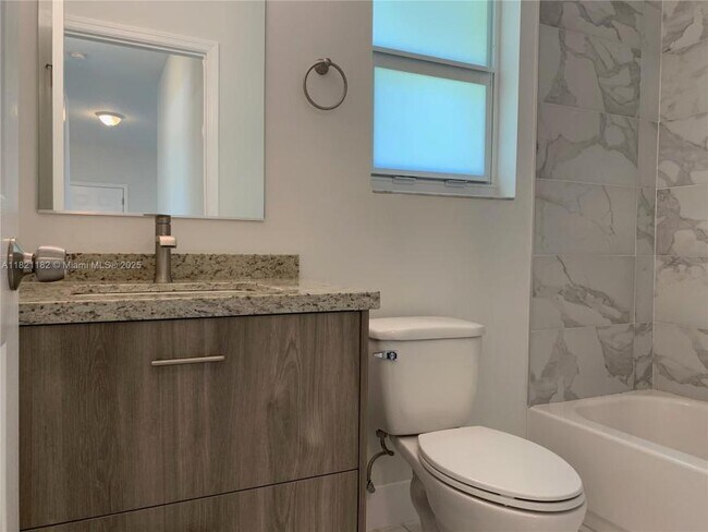 Foto del edificio - 3 bedroom in West Park FL 33023