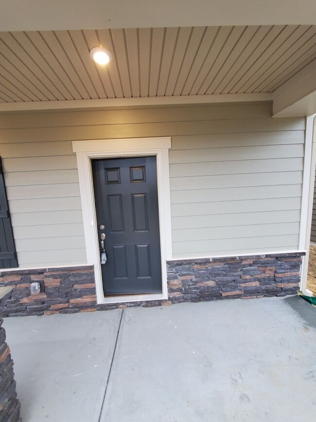 Building Photo - Beautiful Home in Huntersville