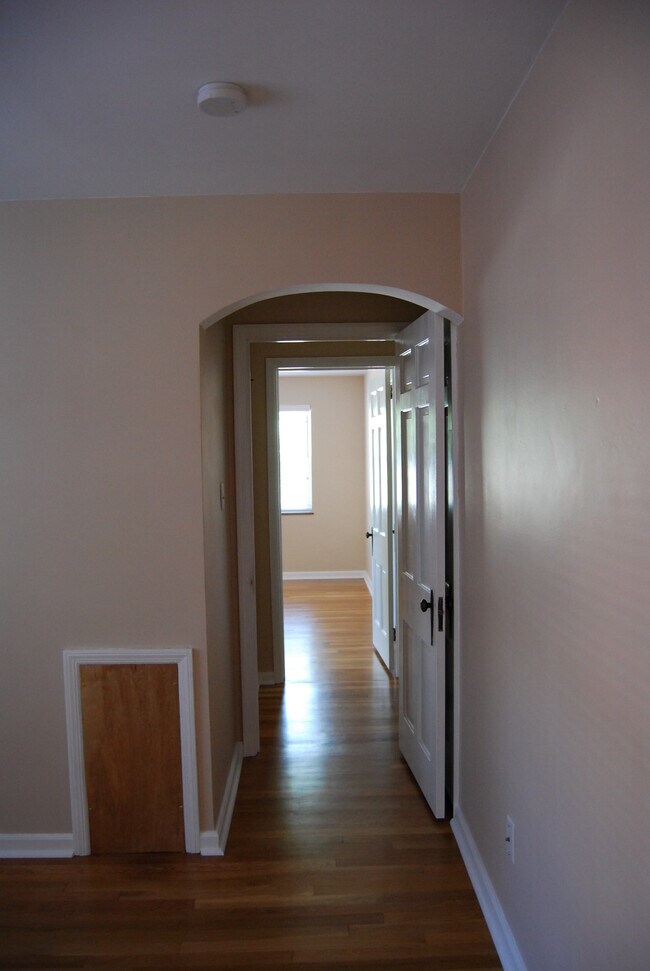 Building Photo - 802 Kenwick Rd