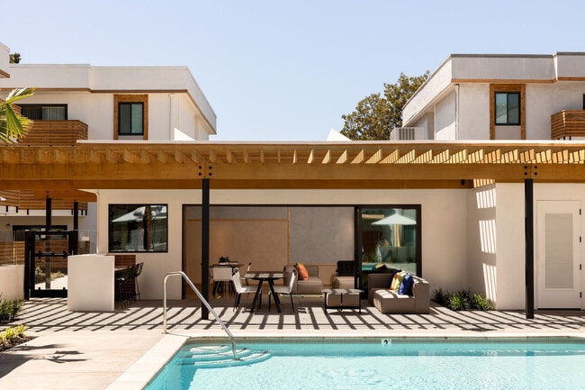 Building Photo - Oak & Umber