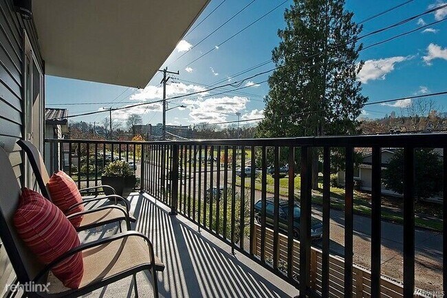 Building Photo - 4 br, 2 bath Townhome - 4432 38th Ave S