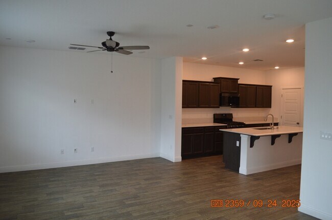 Building Photo - 2411 Urdaneta Way