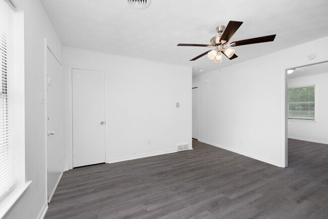 Foto del edificio - Completely Remodeled Home Near Shelby Forest