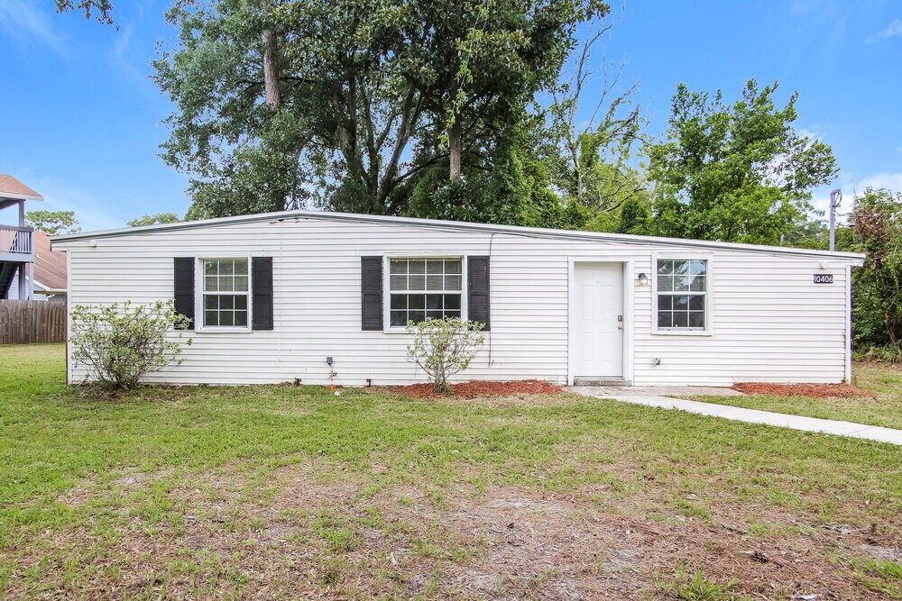 Foto principal - 10406 Pinehurst Dr