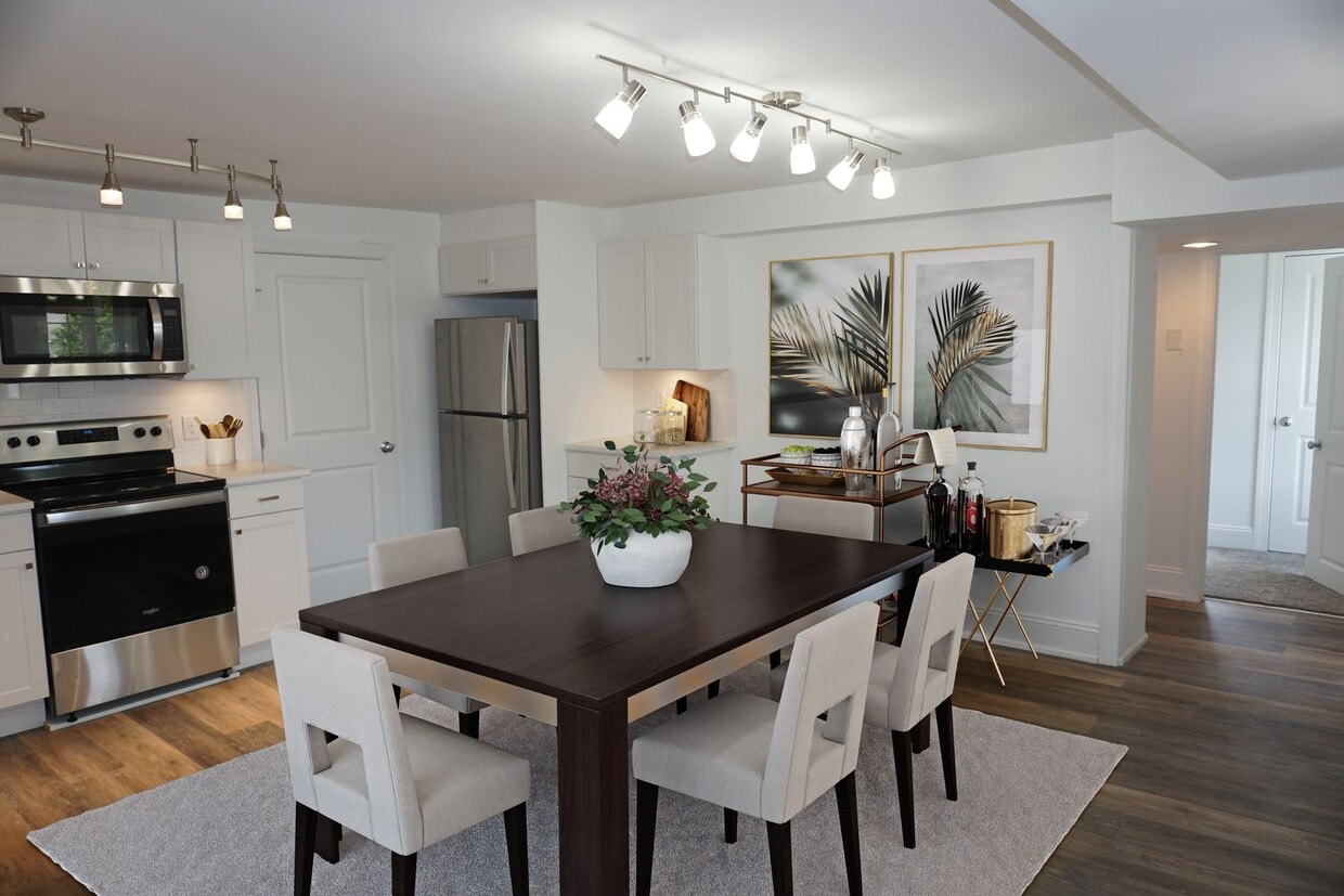 Building Photo - Recently Renovated 2 Bed / 1 Bath in Colle...