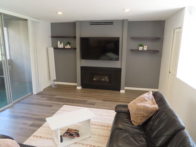 Building Photo - Partially Furnished Two Bedroom Condo in College Area