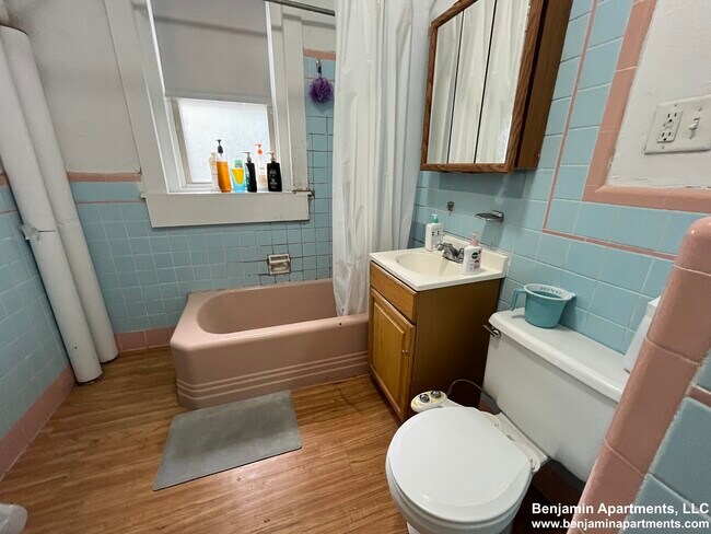Foto del edificio - 1583 Beacon St