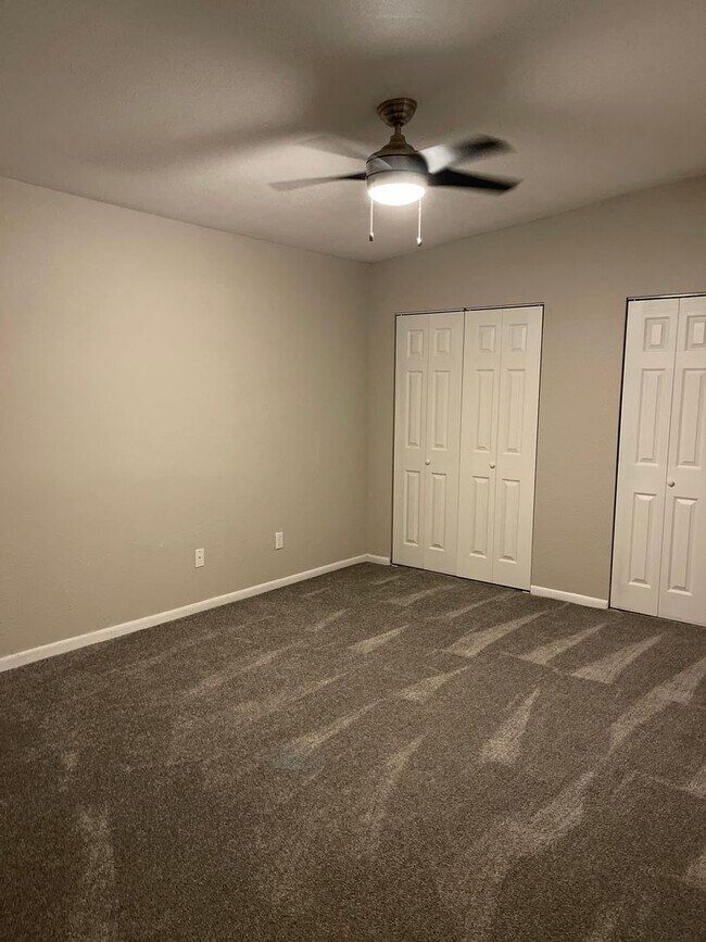 Building Photo - 63 S Commonsway Dr