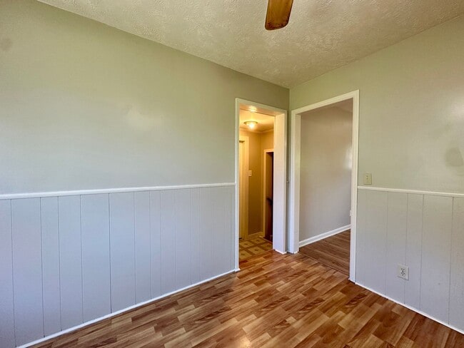 Building Photo - 3 Bedroom - 2 Bathroom Bargain Wichita, KS