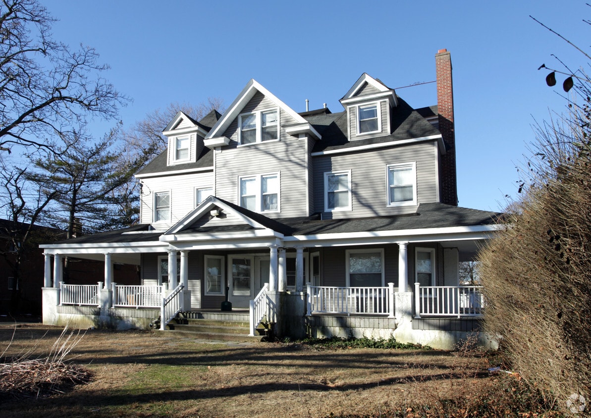 Primary Photo - 392 Sairs Ave