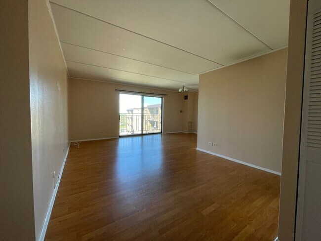 Building Photo - 6340 Americana Dr