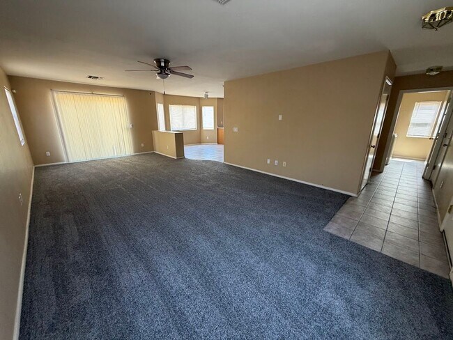 Foto del edificio - Beautiful Home for Rent in El Mirage! NEW CARPET!!