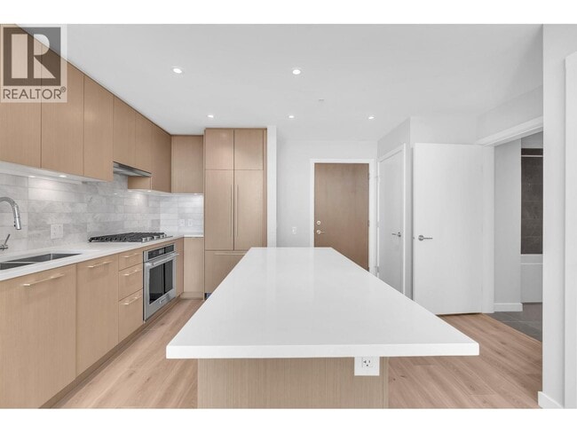 Building Photo - 110 17th Street E