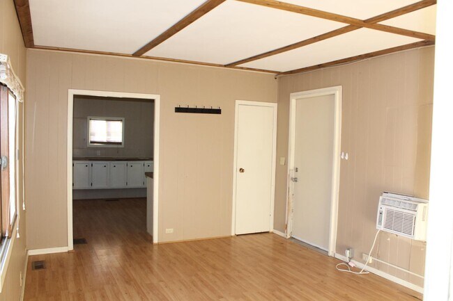 Foto del edificio - 112 E Cherry St